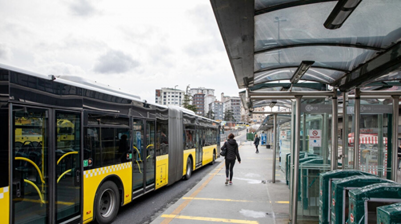 Sağlık çalışanlarının ücretsiz toplu taşıma süresi uzatıldı